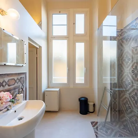 Precious Historic Center - Happy Genua