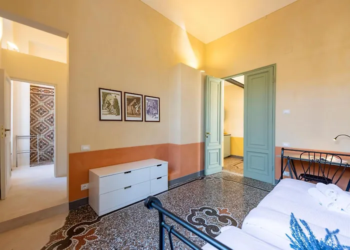 Precious Historic Center - Happy Genua